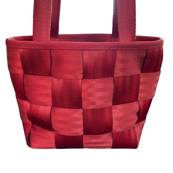 HARVEYS Seatbelt Bag Top Handle Small Tote Purse in Cherry Red - Picture 3 of 9